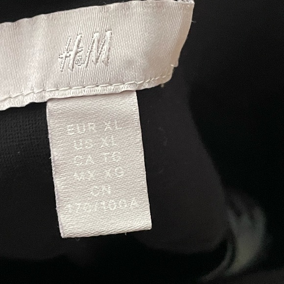 H&M trousers with slit hem zip in the front - Picture 2 of 3